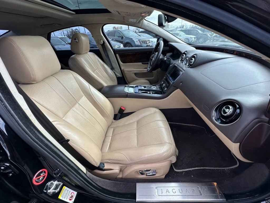 2013 Jaguar XJ Image 13
