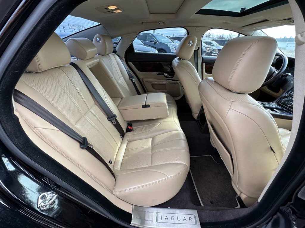 2013 Jaguar XJ Image 14