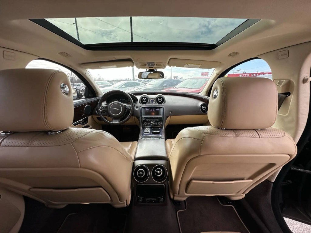 2013 Jaguar XJ Image 15