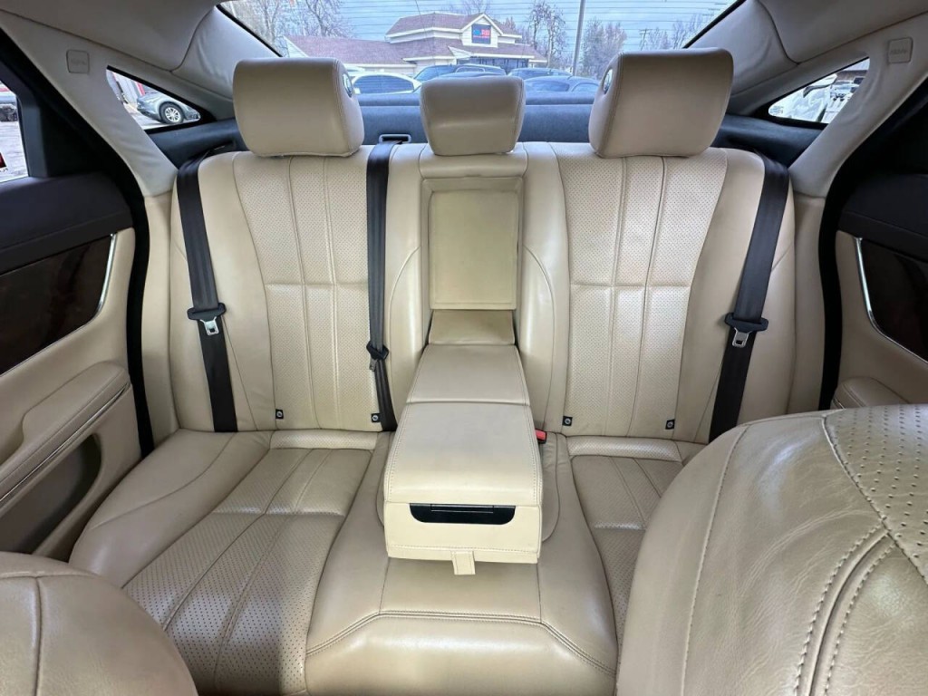 2013 Jaguar XJ Image 16