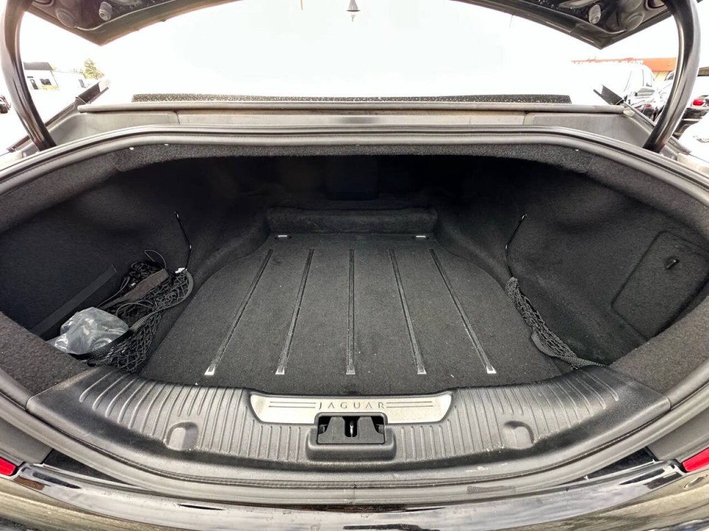 2013 Jaguar XJ Image 23