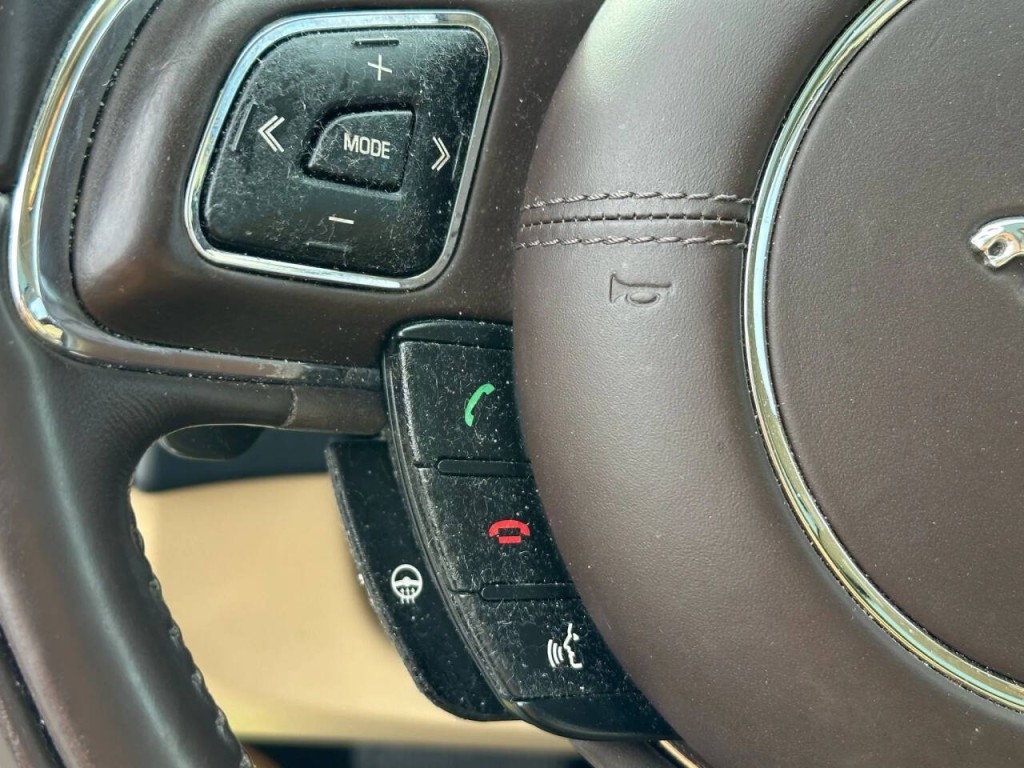 2013 Jaguar XJ Image 28