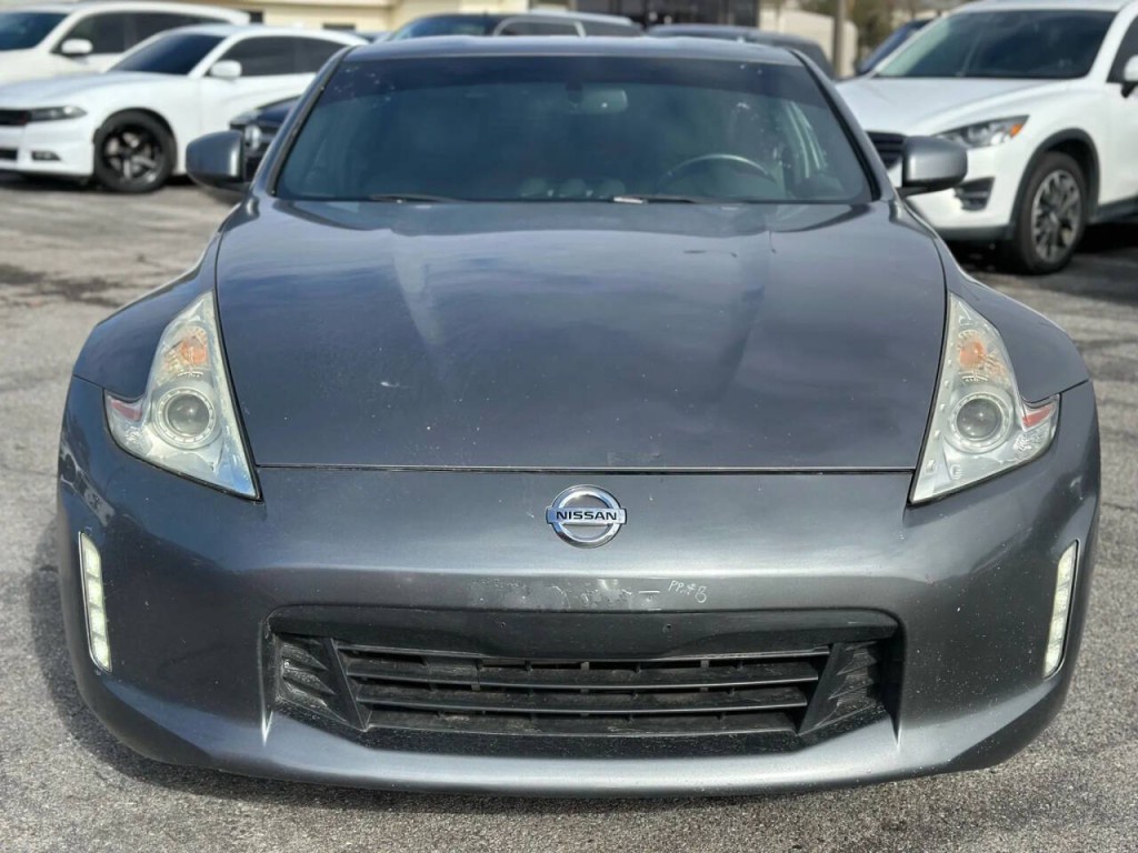 2015 Nissan 370Z Image 2