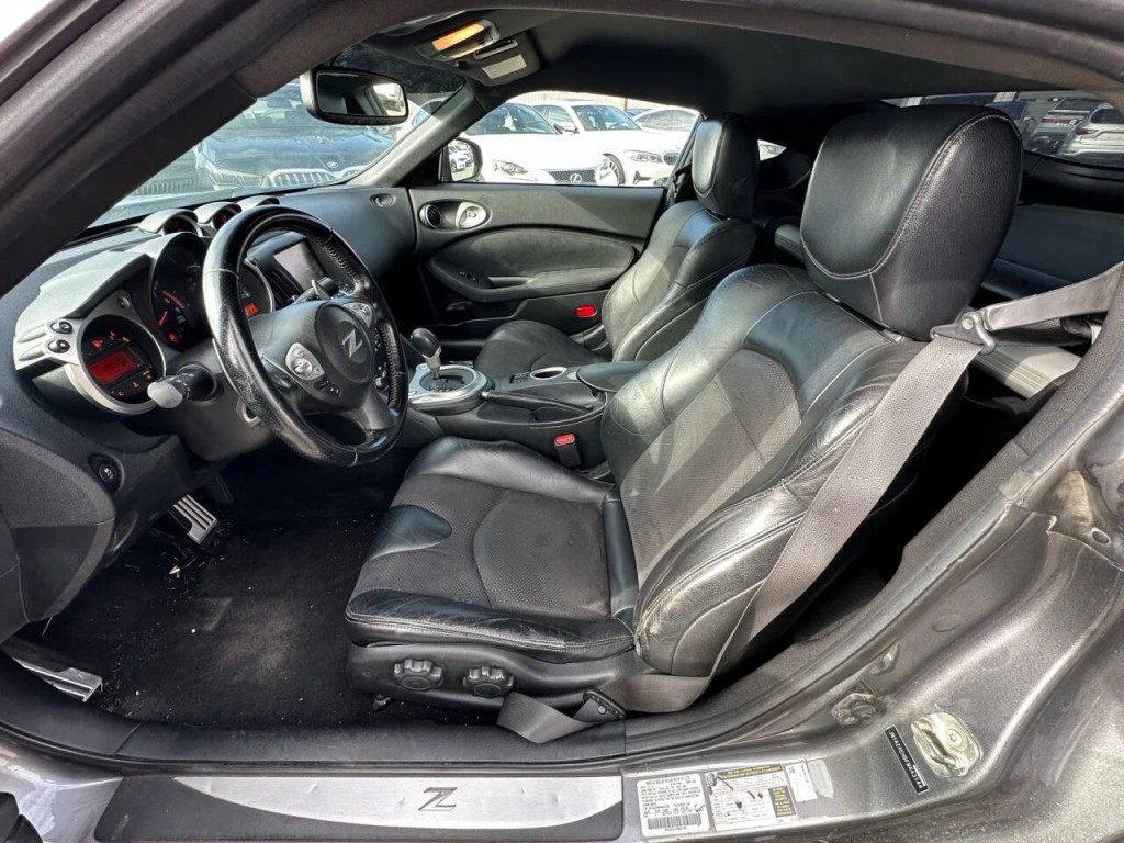 2015 Nissan 370Z Image 9