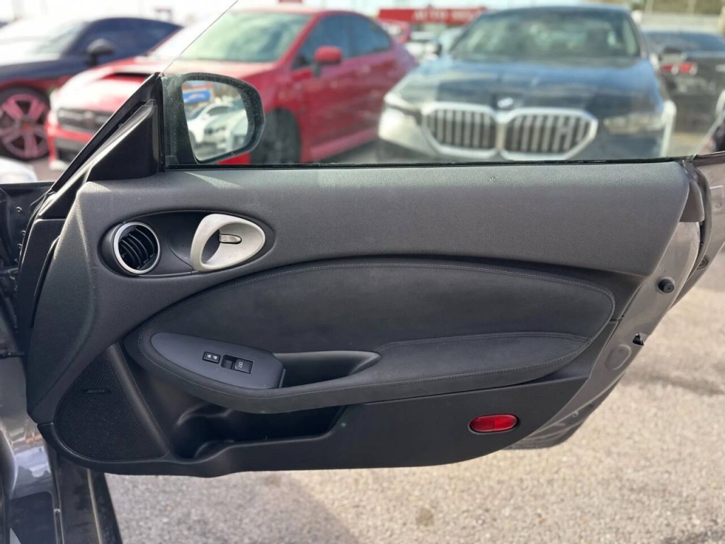 2015 Nissan 370Z Image 13