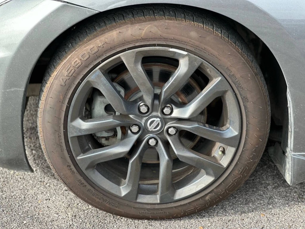 2015 Nissan 370Z Image 16