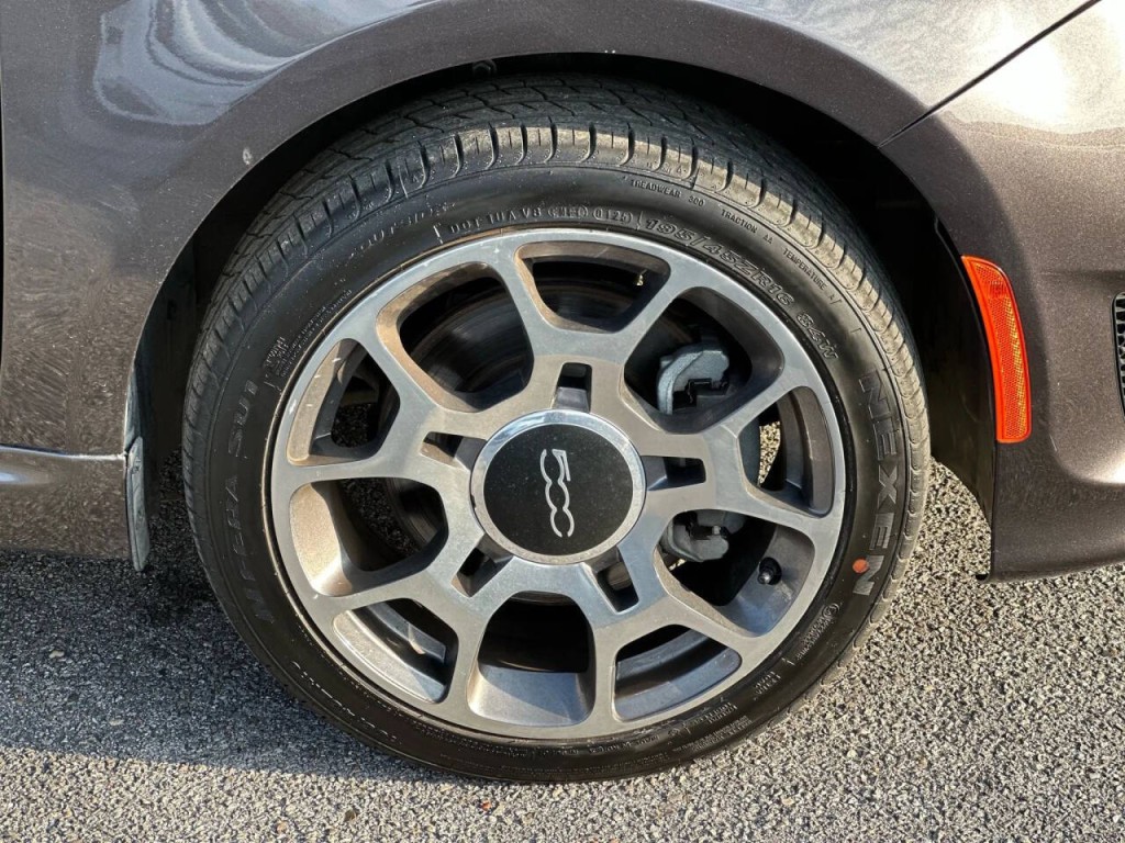 2018 FIAT 500 Image 17