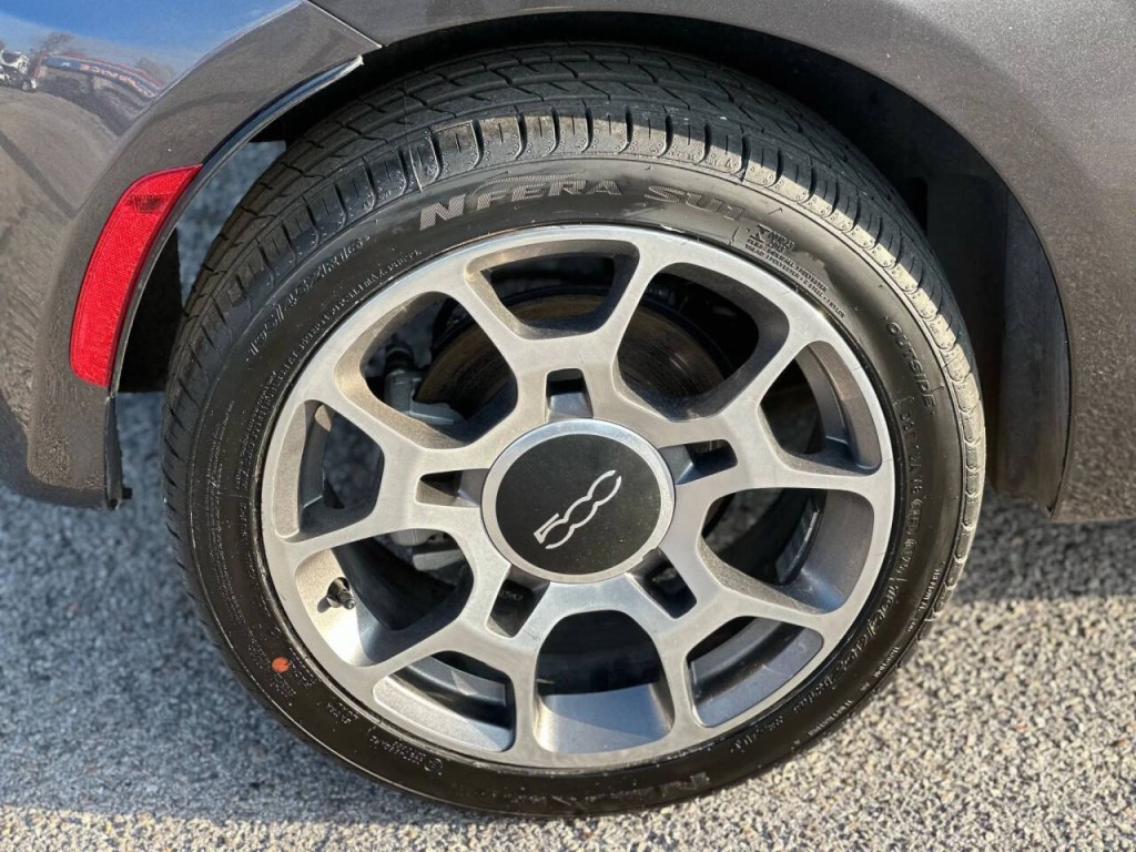 2018 FIAT 500 Image 18