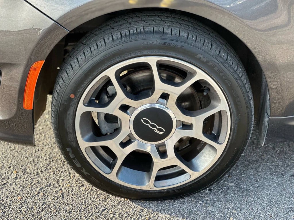 2018 FIAT 500 Image 19