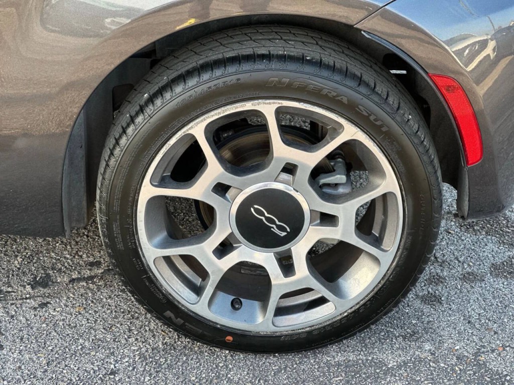 2018 FIAT 500 Image 20