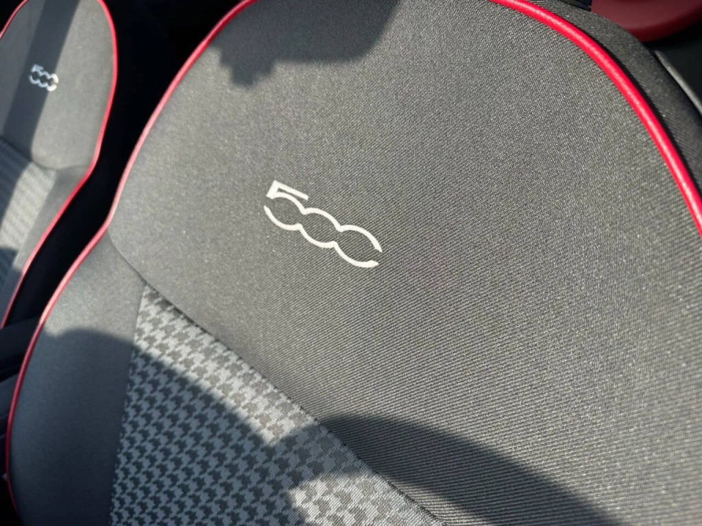 2018 FIAT 500 Image 32