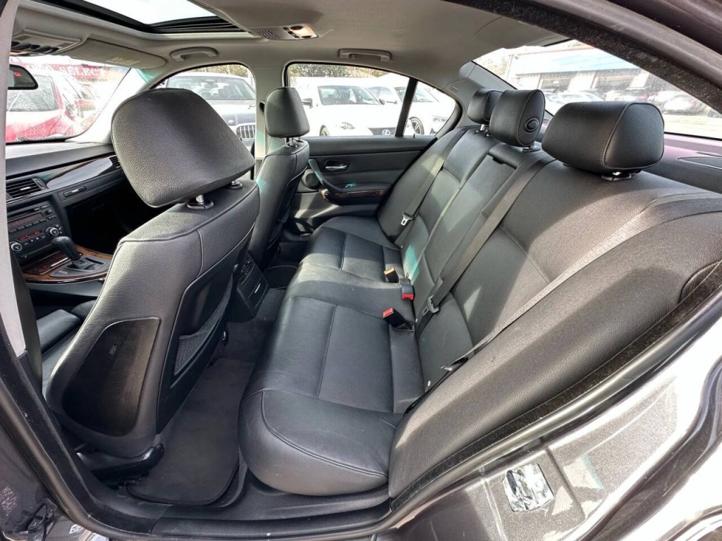 2007 BMW 3 Series Image 17