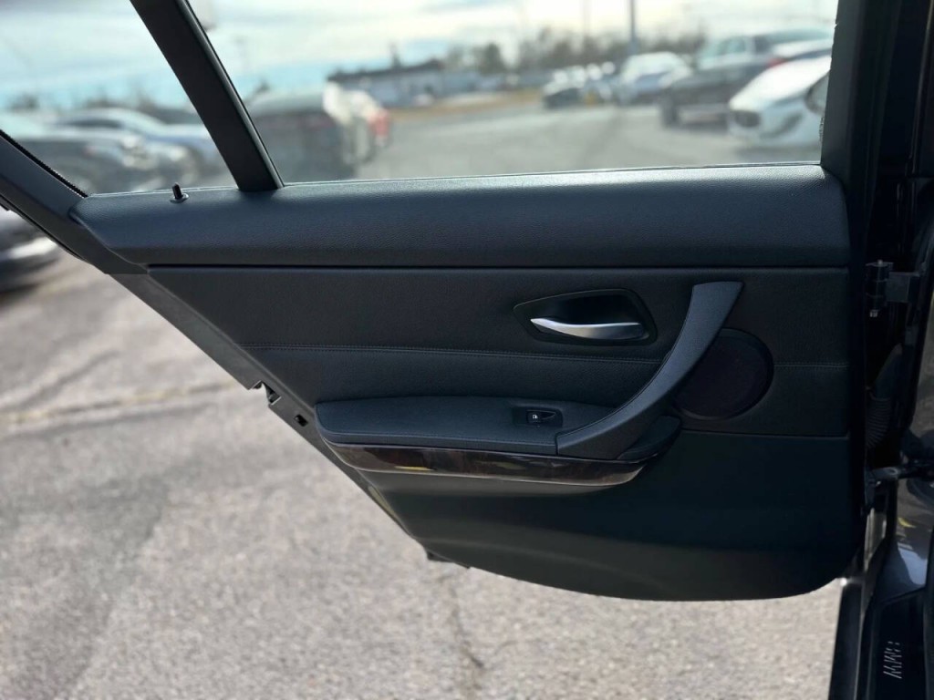 2007 BMW 3 Series Image 21