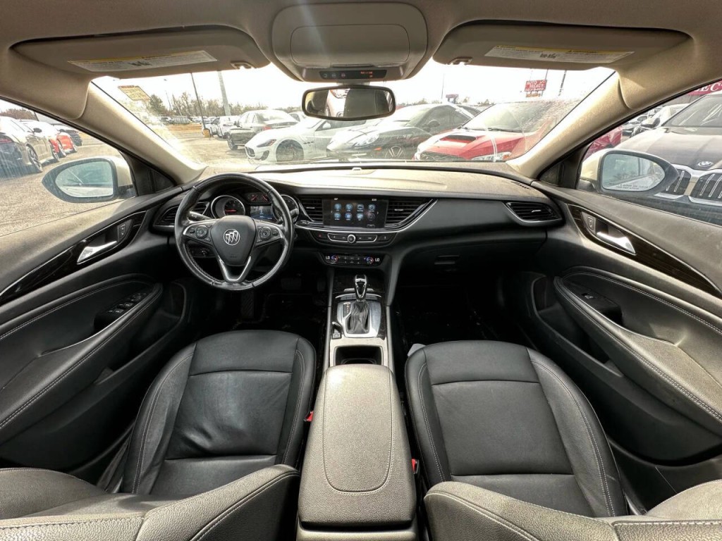 2018 Buick Regal Image 2