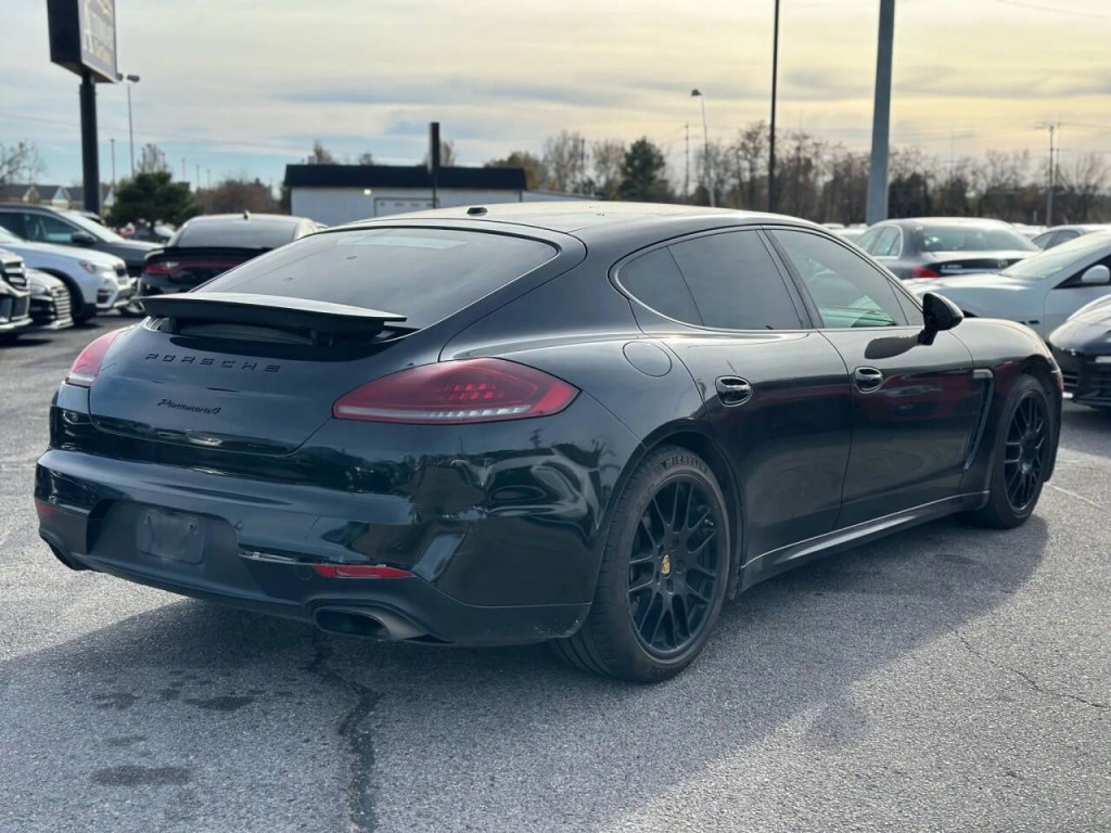 2016 Porsche Panamera Image 6