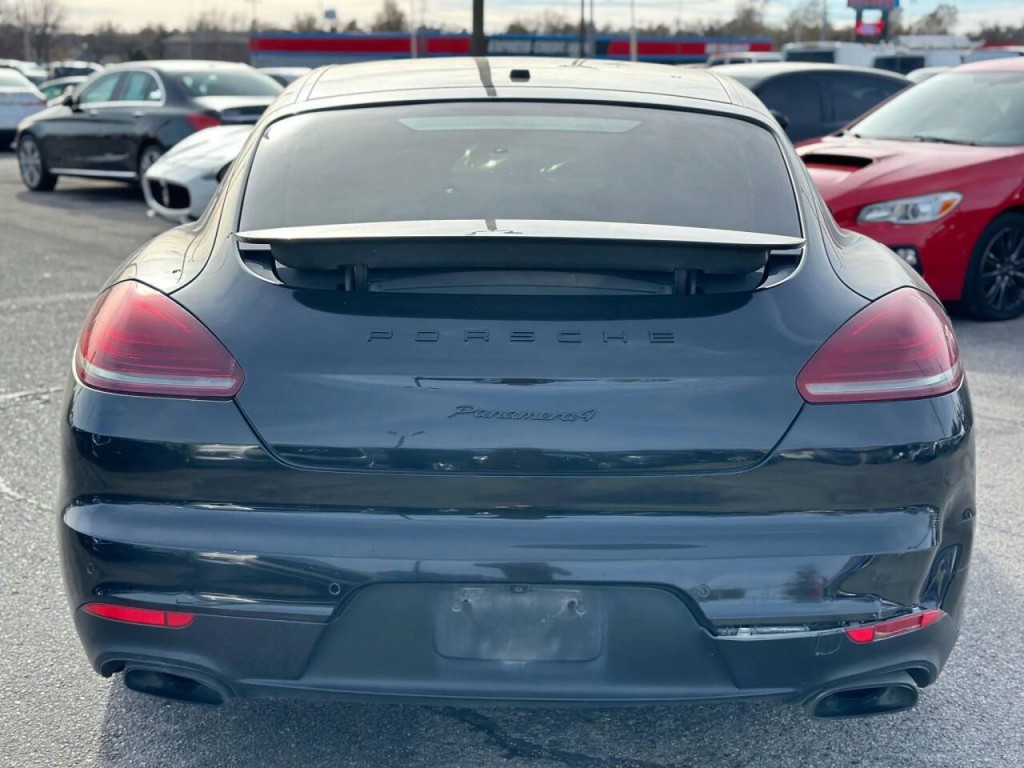 2016 Porsche Panamera Image 7