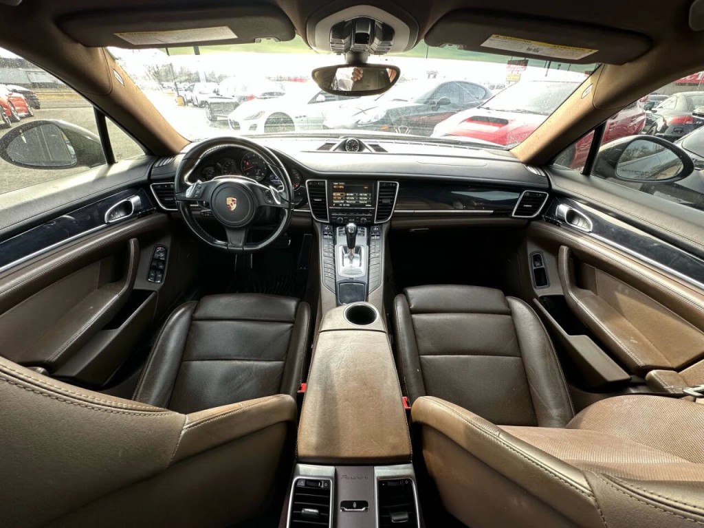 2016 Porsche Panamera Image 11