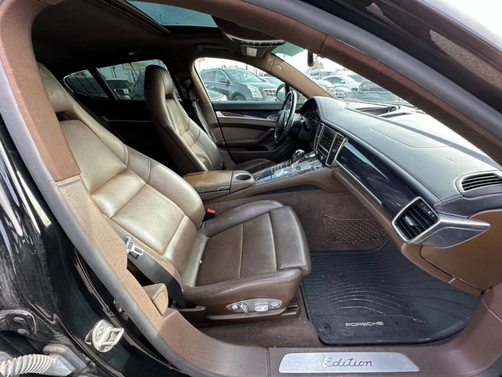 2016 Porsche Panamera Image 13