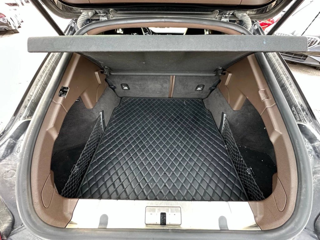 2016 Porsche Panamera Image 18