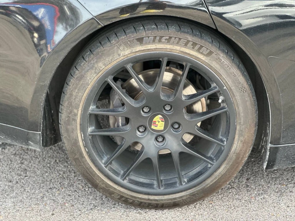 2016 Porsche Panamera Image 24