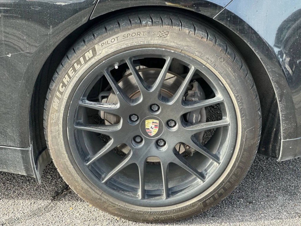 2016 Porsche Panamera Image 25