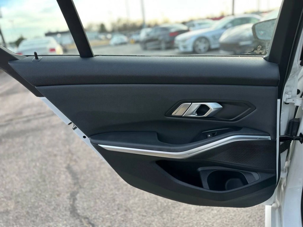 2020 BMW 3 Series Image 23