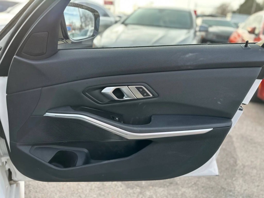 2020 BMW 3 Series Image 24