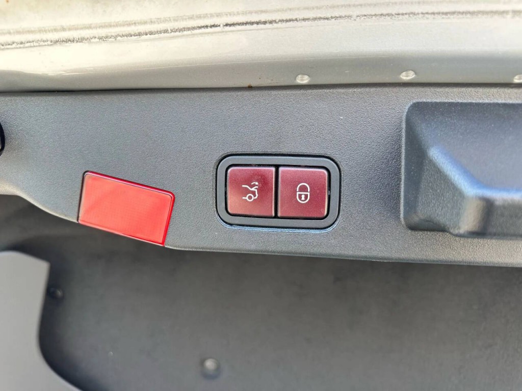 2015 Mercedes-Benz SL-Class Image 28