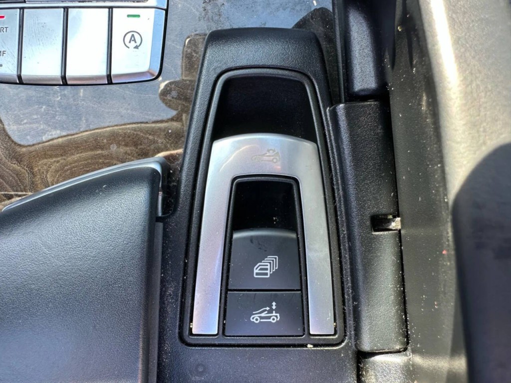 2015 Mercedes-Benz SL-Class Image 30