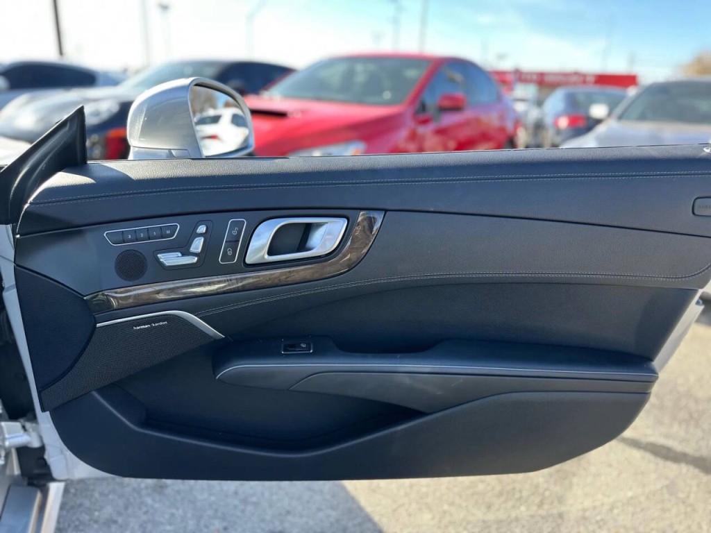 2015 Mercedes-Benz SL-Class Image 32