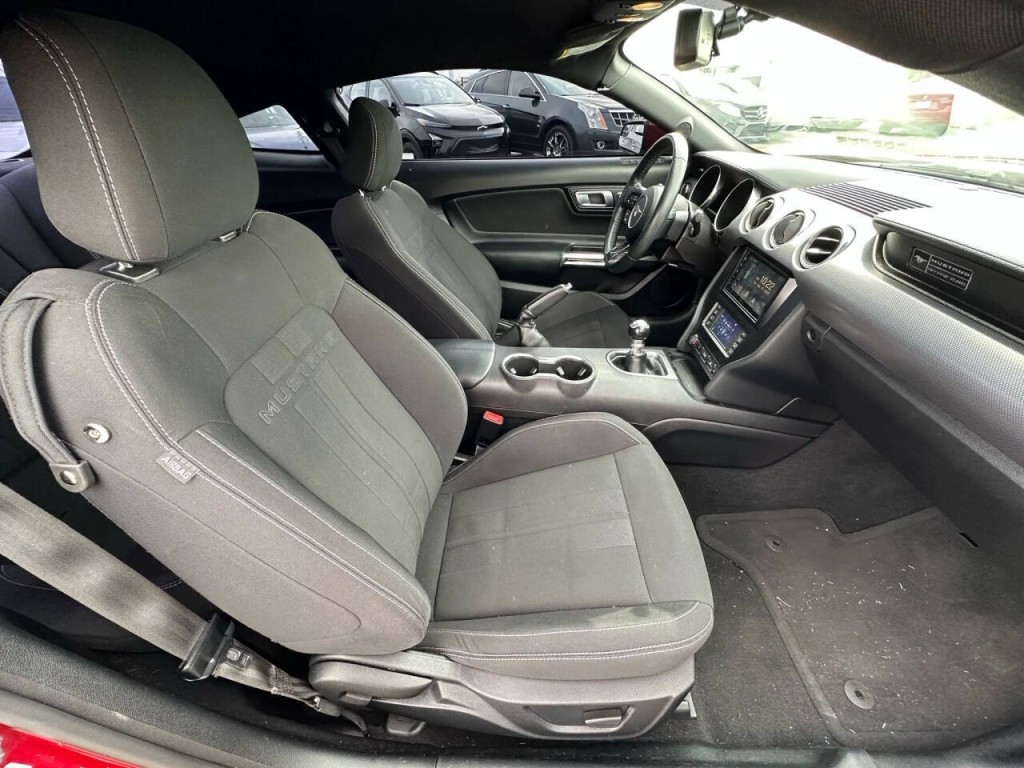 2020 Ford Mustang Image 15