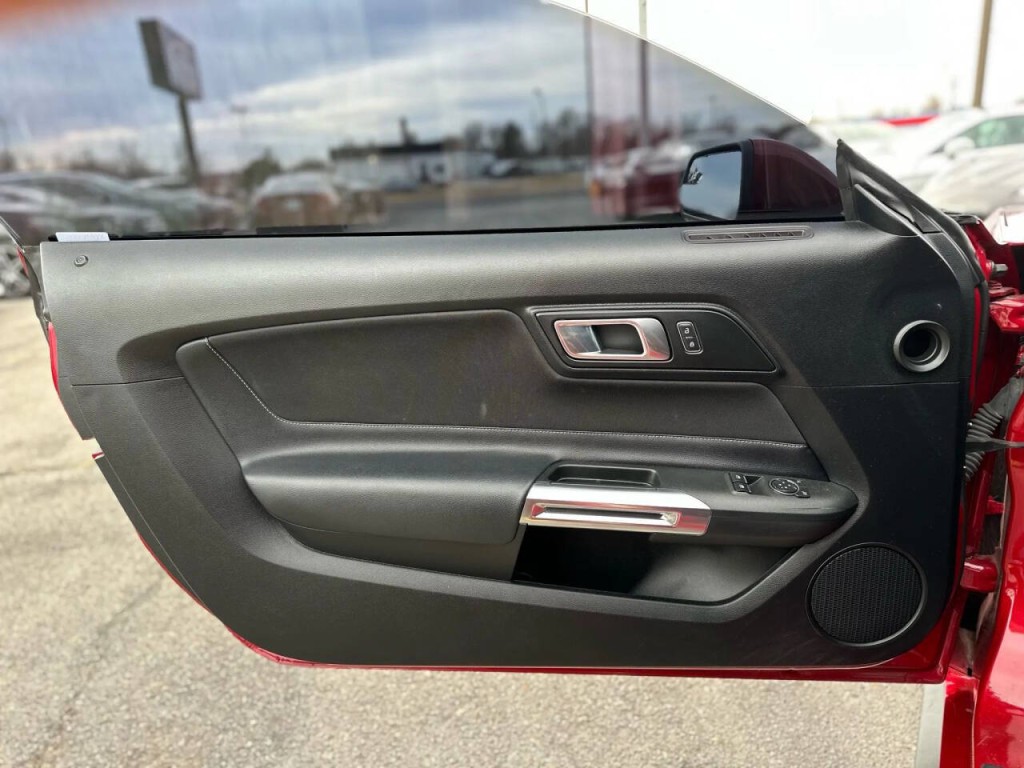 2020 Ford Mustang Image 20