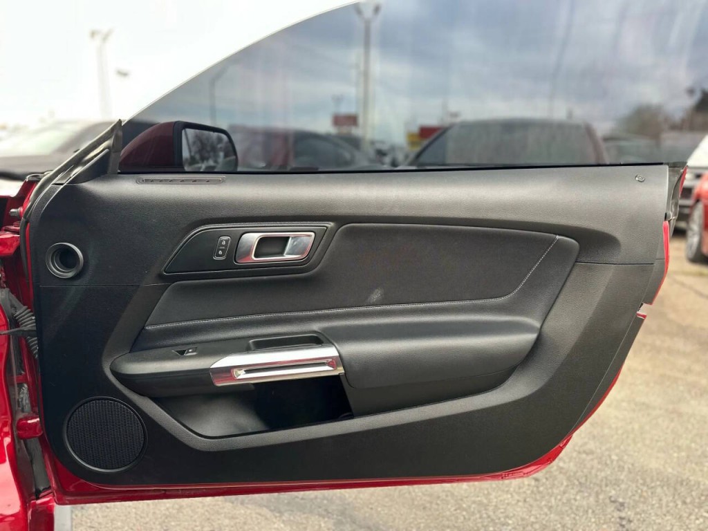 2020 Ford Mustang Image 21