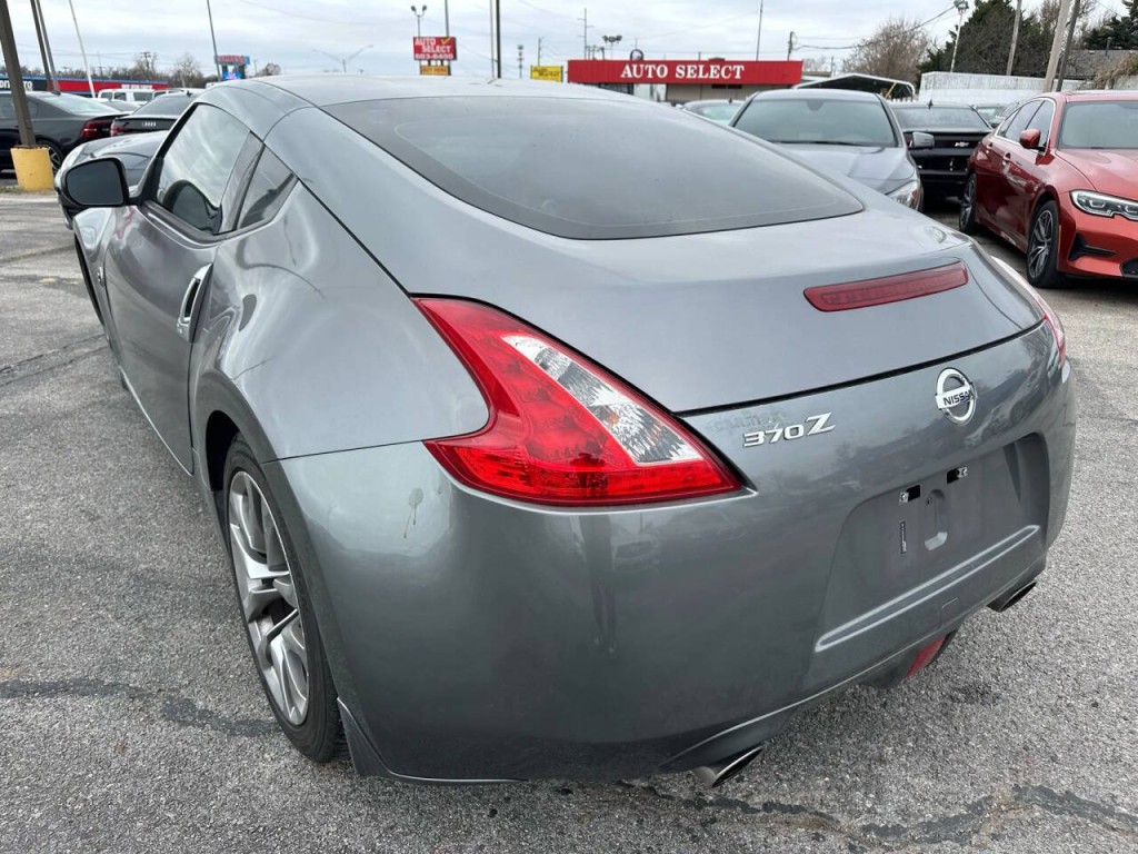 2014 Nissan 370Z Image 24
