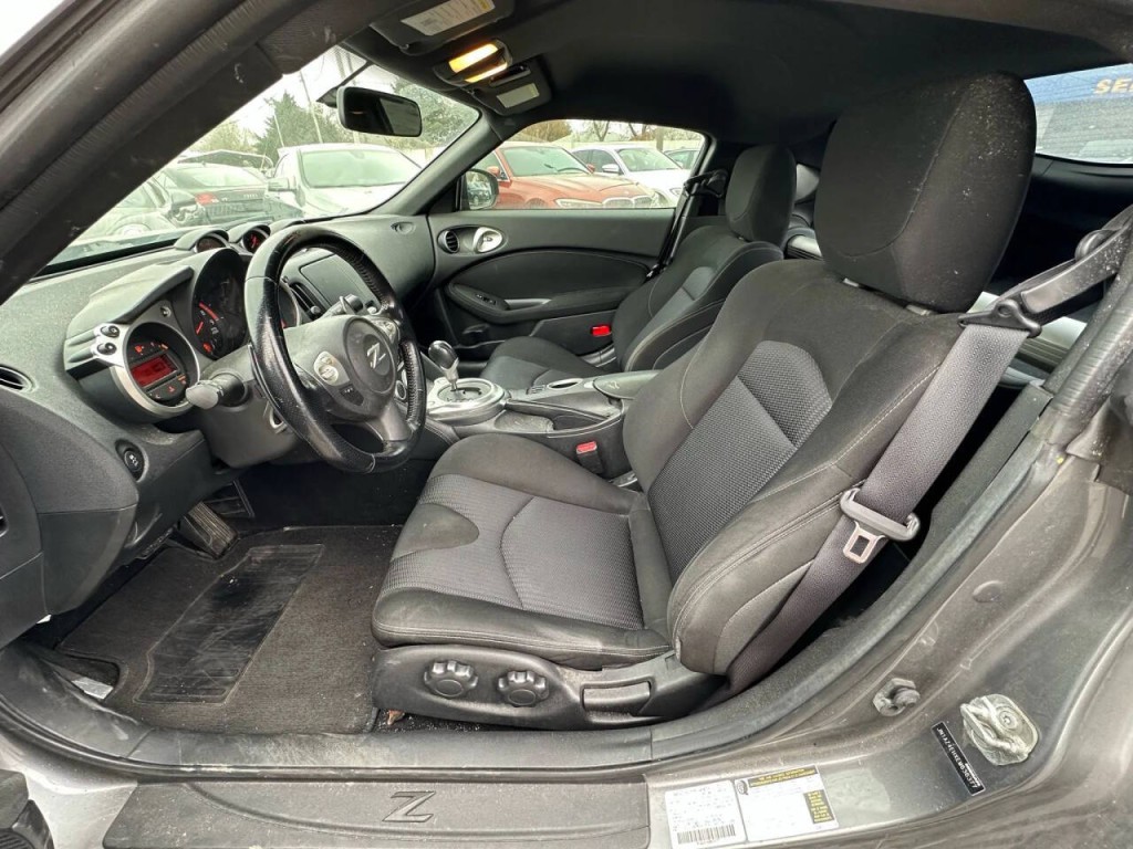 2014 Nissan 370Z Image 9