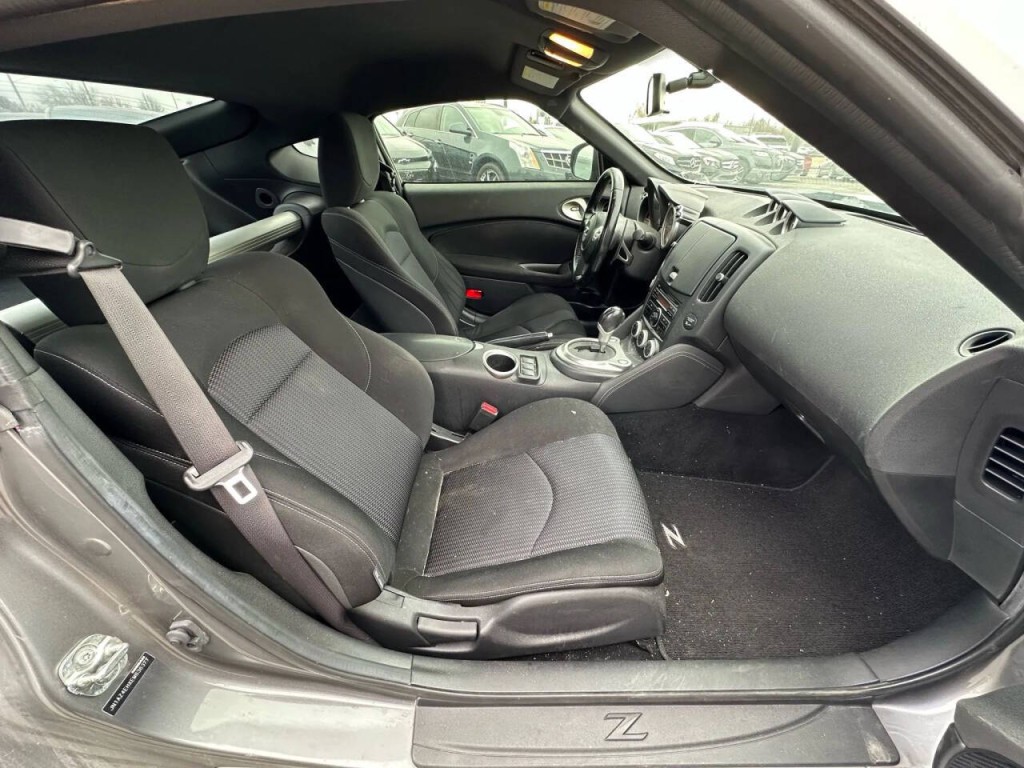2014 Nissan 370Z Image 10