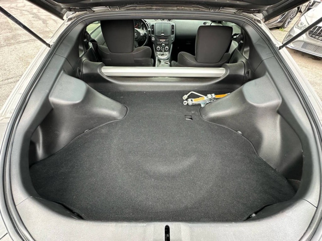 2014 Nissan 370Z Image 11