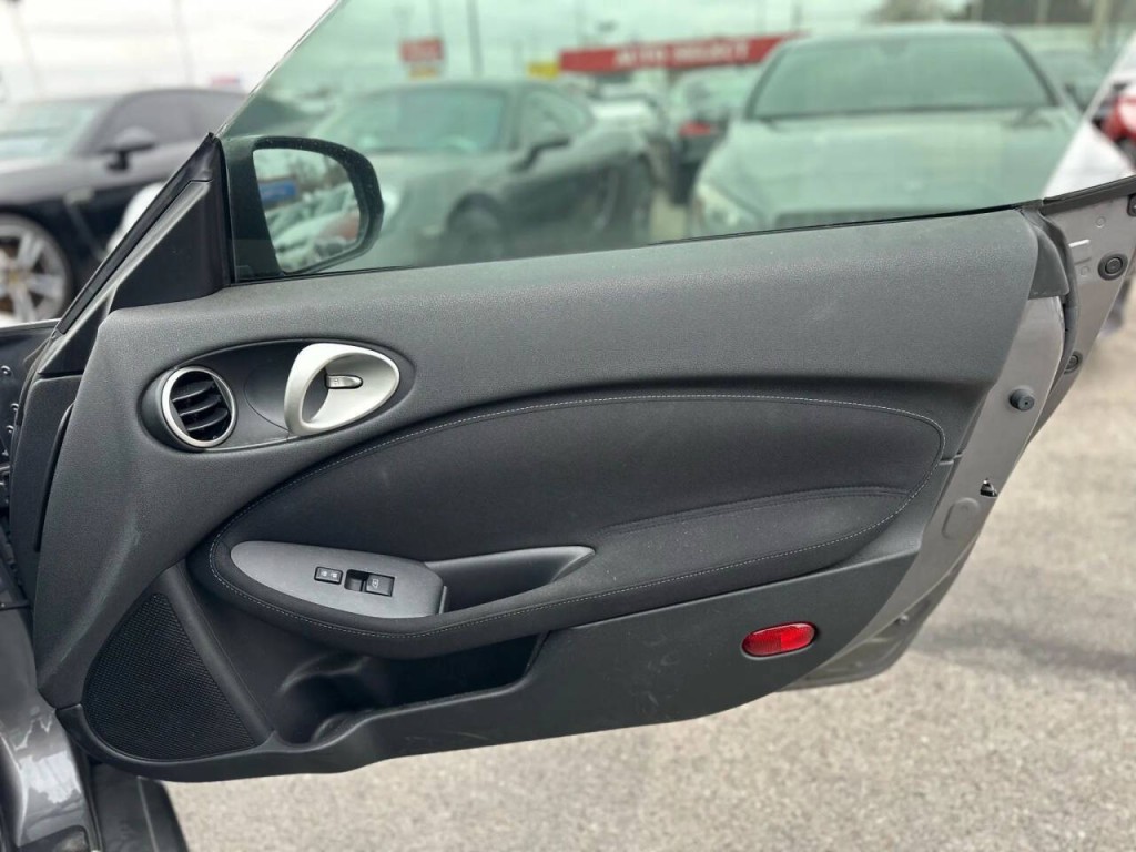 2014 Nissan 370Z Image 14