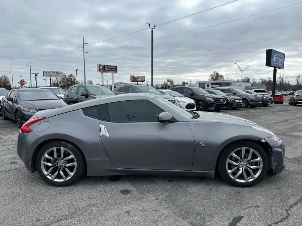 2014 Nissan 370Z Image 21