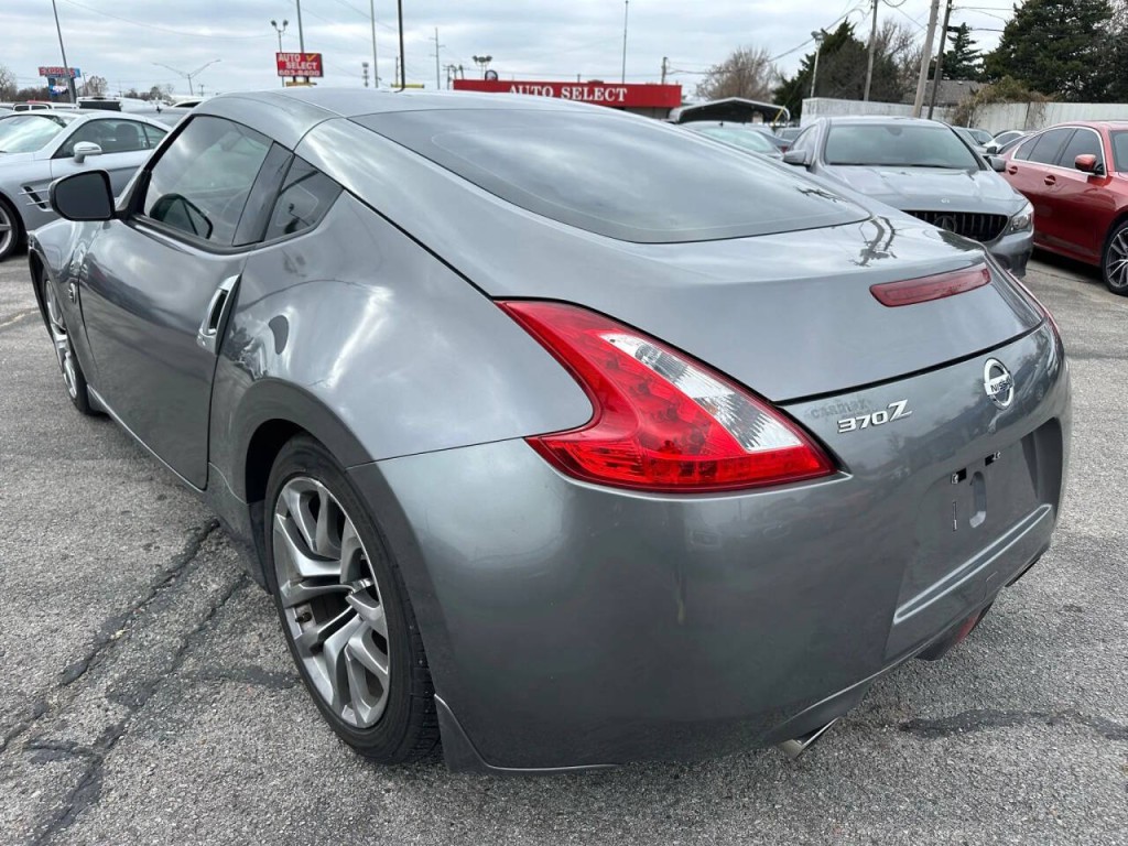 2014 Nissan 370Z Image 25