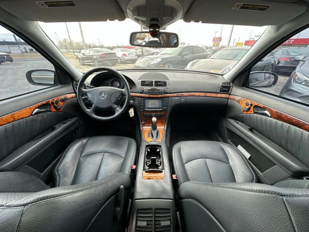 2005 Mercedes-Benz E-Class Image 1