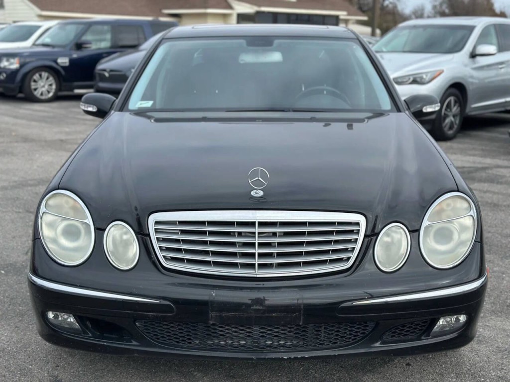 2005 Mercedes-Benz E-Class Image 2