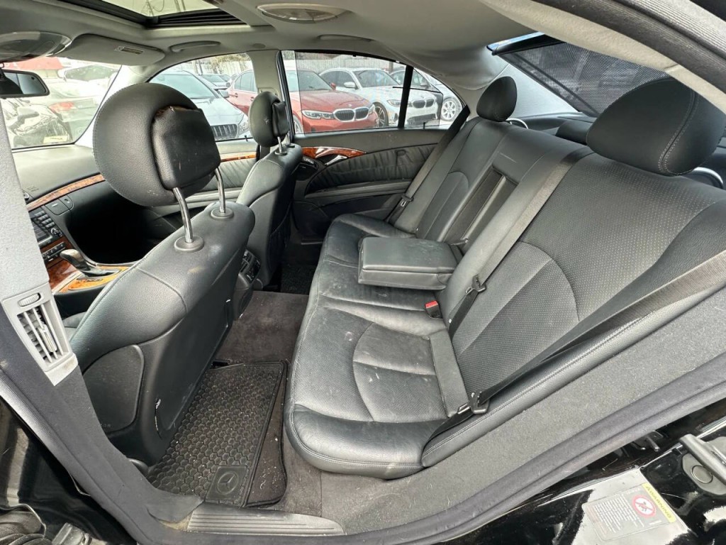2005 Mercedes-Benz E-Class Image 16