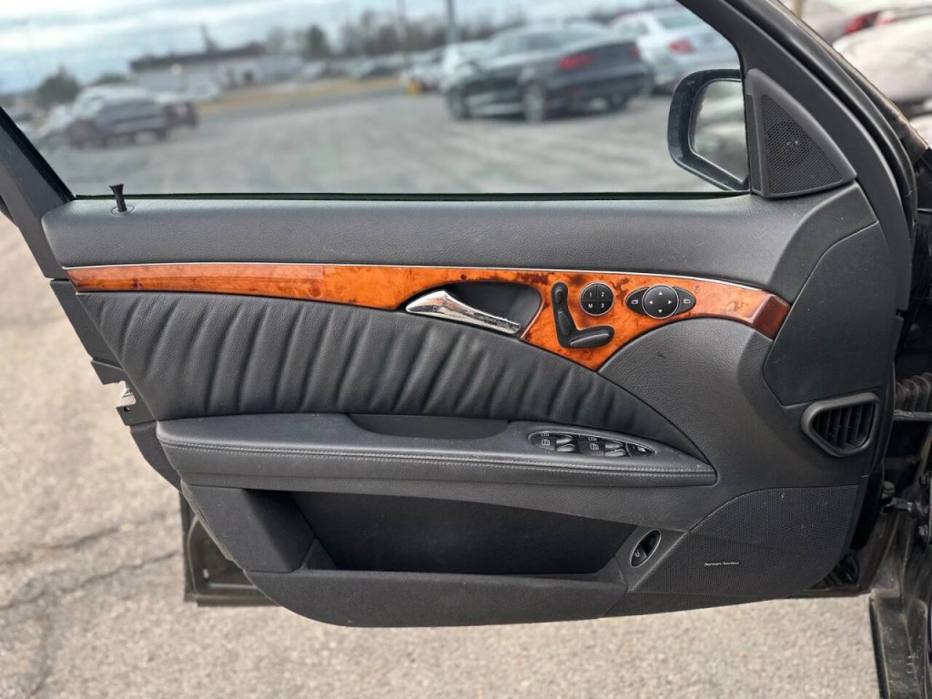 2005 Mercedes-Benz E-Class Image 18