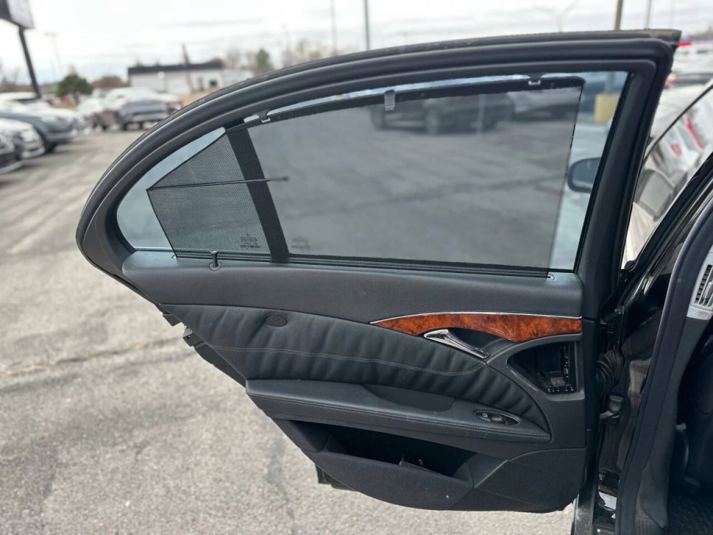 2005 Mercedes-Benz E-Class Image 19