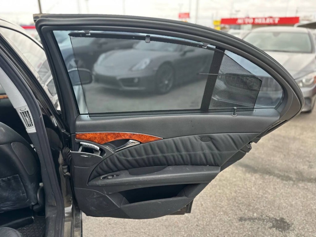 2005 Mercedes-Benz E-Class Image 21