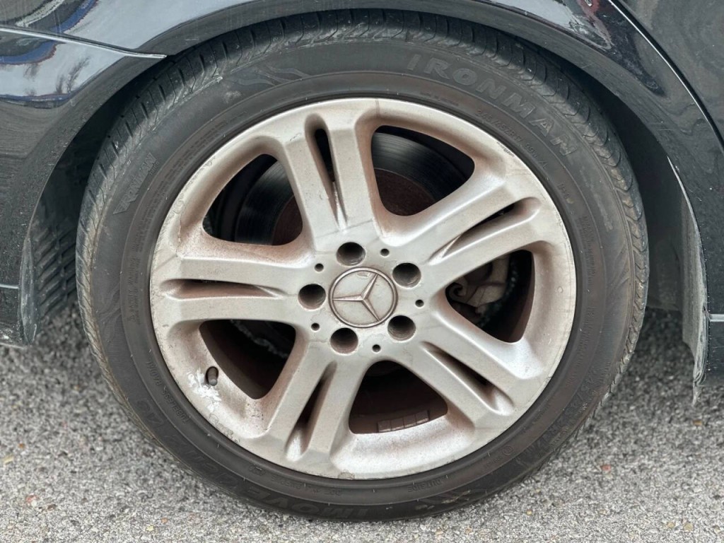 2005 Mercedes-Benz E-Class Image 23