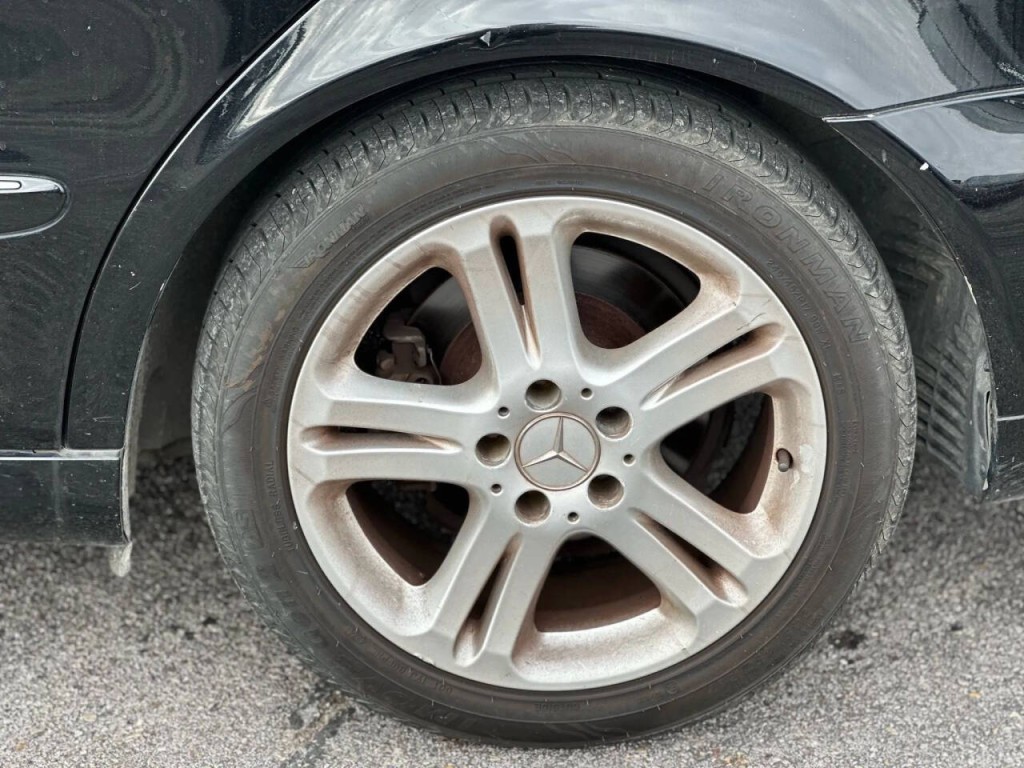 2005 Mercedes-Benz E-Class Image 24