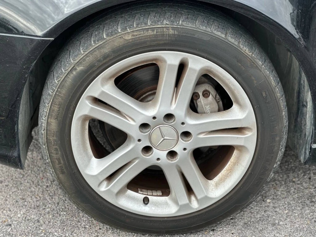 2005 Mercedes-Benz E-Class Image 25