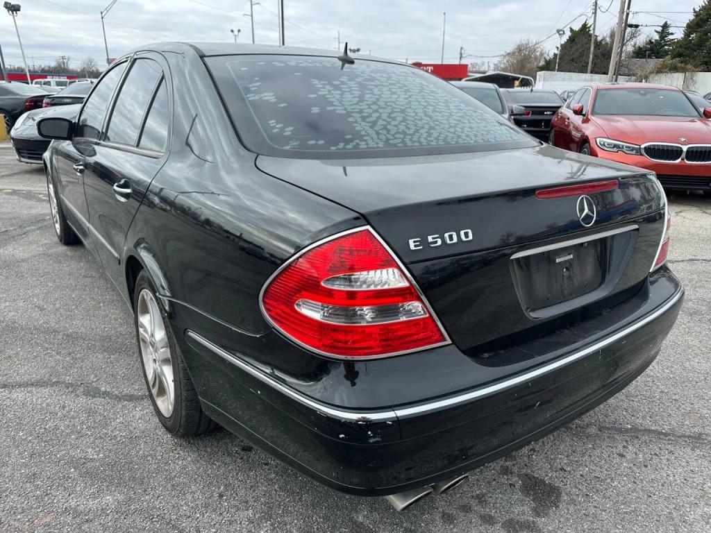 2005 Mercedes-Benz E-Class Image 32